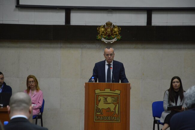 Община Благоевград: С категорично мнозинство съветниците приеха Бюджет 2024, кметът Методи Байкушев поиска повече пари за деца със специални потребности, Центъра за личностно и творческо развитие и за селата