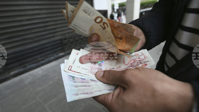 Без съществена промяна в курса се търгува еврото спрямо долара 