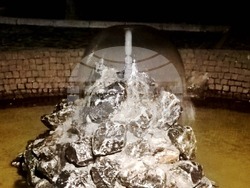 Община Благоевград възстанови неработещия от години шадраван в Централната градска градина