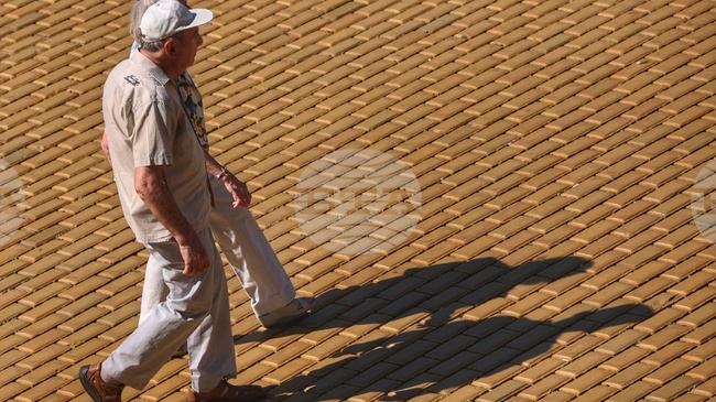 Средният месечен размер на пенсията за 2025 г. заедно с т.нар. великденска и коледна добавки е 976,90 лв.