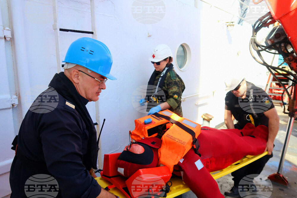 Аржентина - бойни обучения - Военен научноизследователски кораб „Св. Св. Кирил и Методий“ - НИК 421