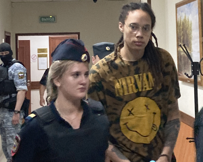 Адвокатите на американска баскетболна звезда, задържана в Москва за притежание на наркотици, представиха нови документи пред руския съд