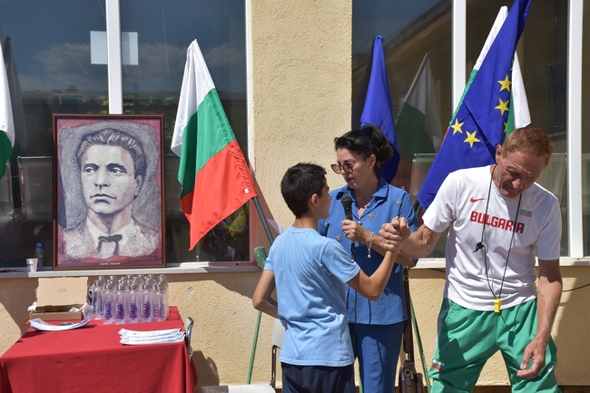 Лъвски скок за Левски