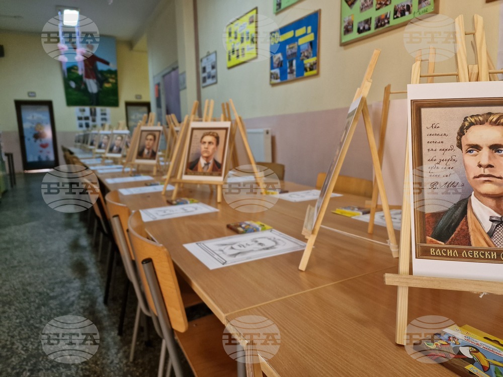 Петрич - масово рисуване на портрет на Васил Левски