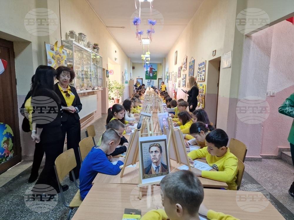 Петрич - масово рисуване на портрет на Васил Левски