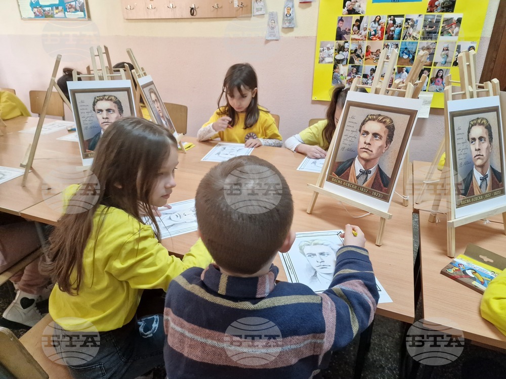 Петрич - масово рисуване на портрет на Васил Левски