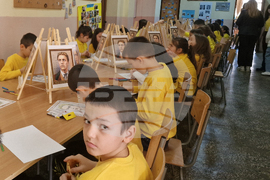 Петрич - масово рисуване на портрет на Васил Левски