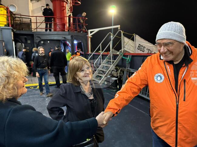 Descendants of Bulgarian Immigrants Welcome Bulgarian Naval Research Ship in Commodoro, Argentina