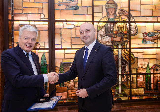 Министерство на правосъдието: Атанас Славов запозна еврокомисаря Дидие Рейндерс с прилагането на препоръките в доклада за върховенството на правото