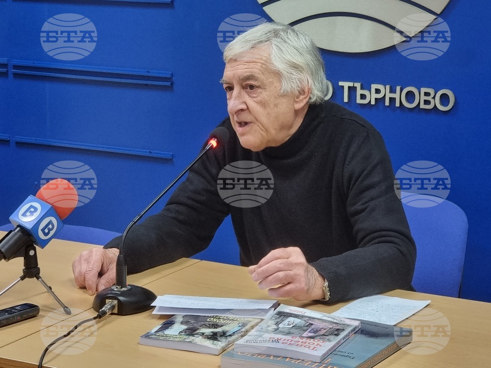 Три свои книги, издадени през 2023 г., представи великотърновският писател Владимир Шумелов