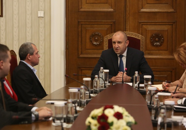 Румен Радев: В период на тежки кризи оставянето на страната без парламент изправя пред изпитание и хората, и политическата система    