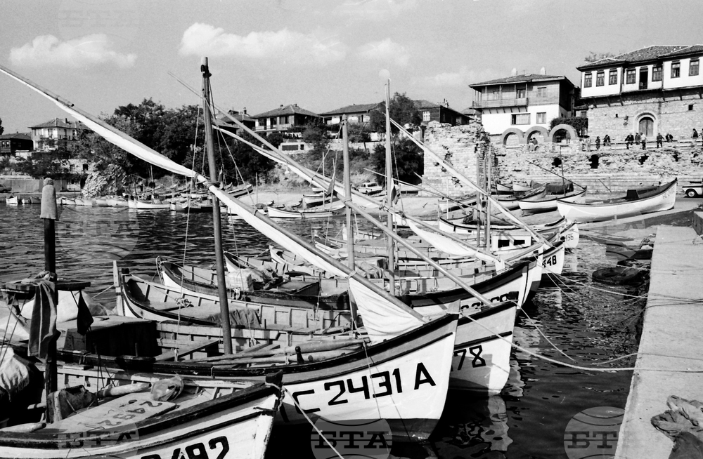 Несебър - Стария град - рибарско пристанище - изглед