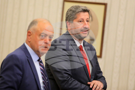 Президент - парламентарни групи - консултации - ДБ