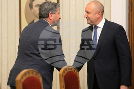 Президент - парламентарни групи - консултации - ДБ