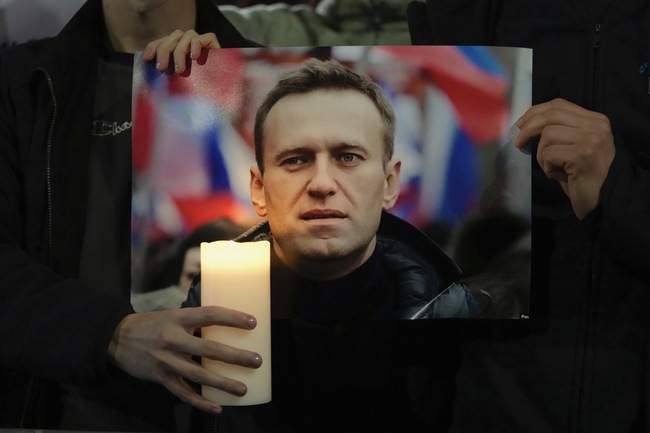 Британското външно министерство каза на руски дипломати, че държи отговорно Москва за смъртта на Навални