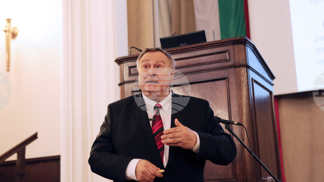 Изкуственият интелект, роботиката и квантовите компютри са сред най-бързо развиващите се технологии в света, каза за БТА акад. Чавдар Руменин