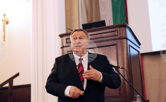 Mинистерският съвет предлага акад. Чавдар Руменин да бъде награден с орден "Св. св. Кирил и Методий" - огърлие