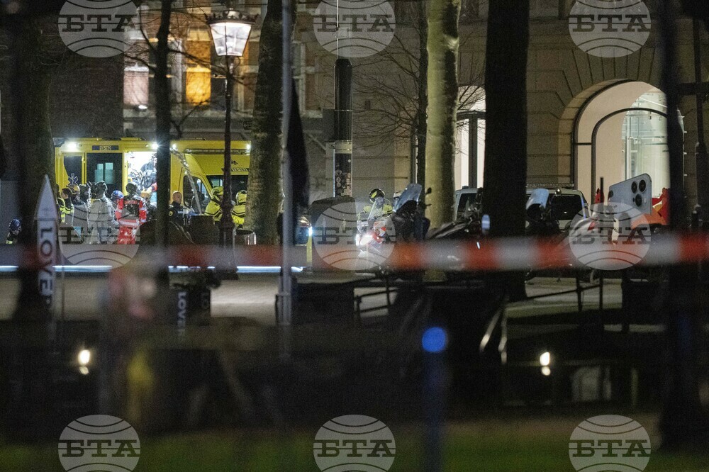 Шестчасова заложническа криза в магазин на "Епъл" в Амстердам със заложник българин