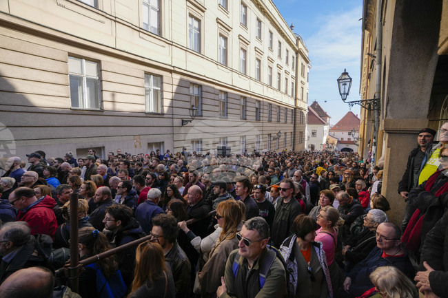 Няколко хиляди души участват в шествие под надслов „За безопасно училище“ в Загреб