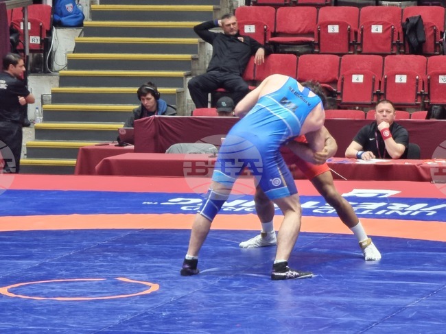 Ахмед Магамаев продължава на репешаж на Световното първенство по борба, Микяй Наим отпадна