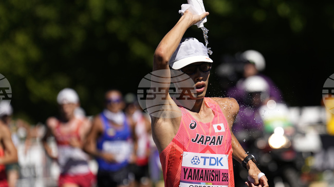 Японецът Тошиказу Яманиши  постави нов световен рекорд на полумаратона по ходене в Кобе