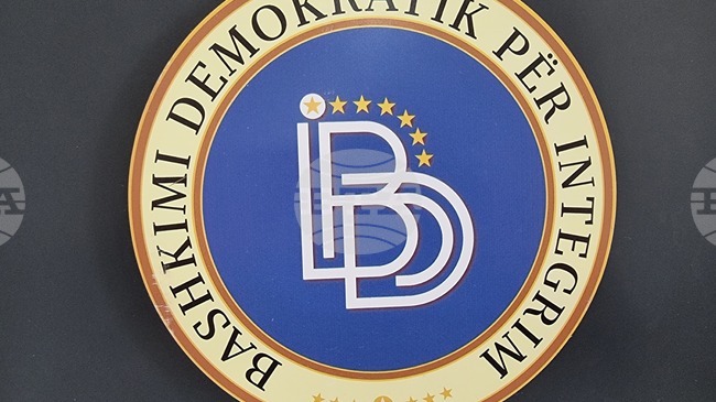 Парламентарната група на "Европейски фронт" започва събиране на подписи в парламента на Северна Македония за промени в конституцията 