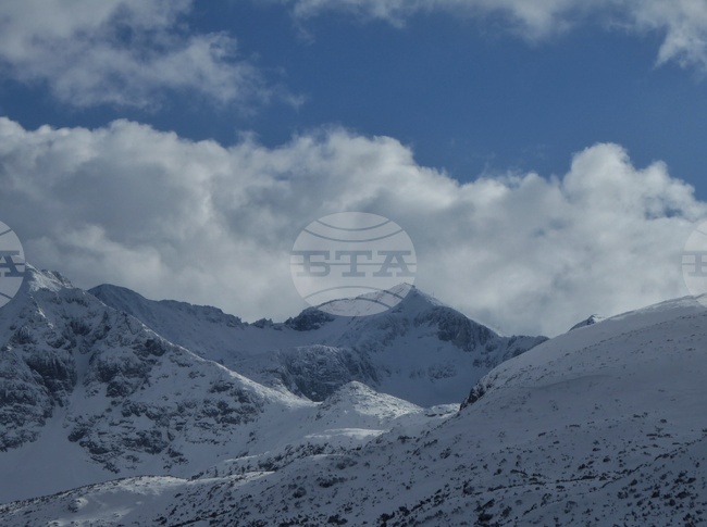 Good Mountain Hiking, Winter Sports Conditions on Saturday