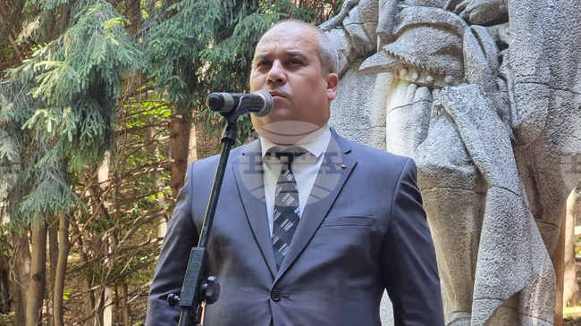 С панихида, поднасяне на венци и възстановка край връх Бузлуджа ще бъде отбелязана 148-ата годишнина от Бузлуджанската епопея