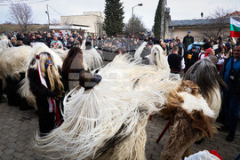 Бургас - кукерски игри - благотворителност