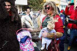 Бургас - кукерски игри - благотворителност