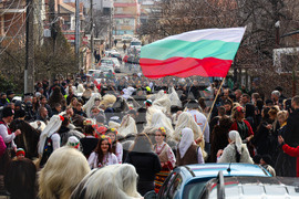 Бургас - кукерски игри - благотворителност