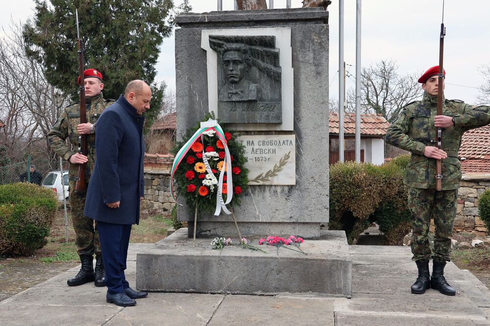 Община Ловеч: С поход до Къкринското ханче и полагане на венци и цветя Националният военен университет „Васил Левски“ почете паметта на Апостола
