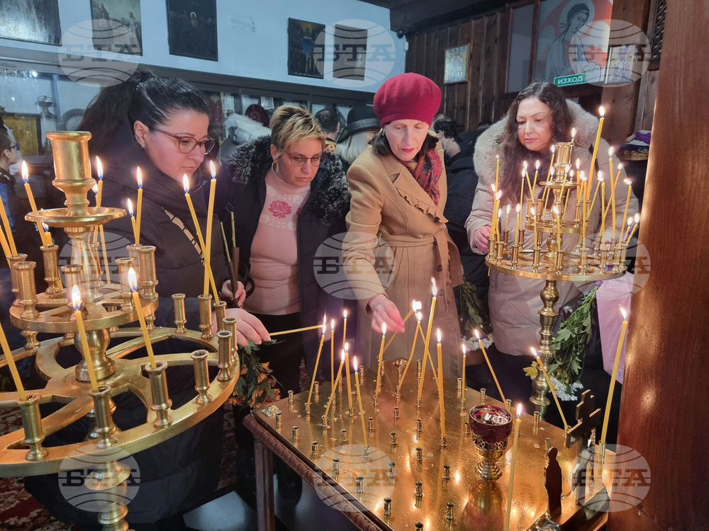 Варна - храм „Св. Архангел Михаил“ - заупокойна молитва за Левски