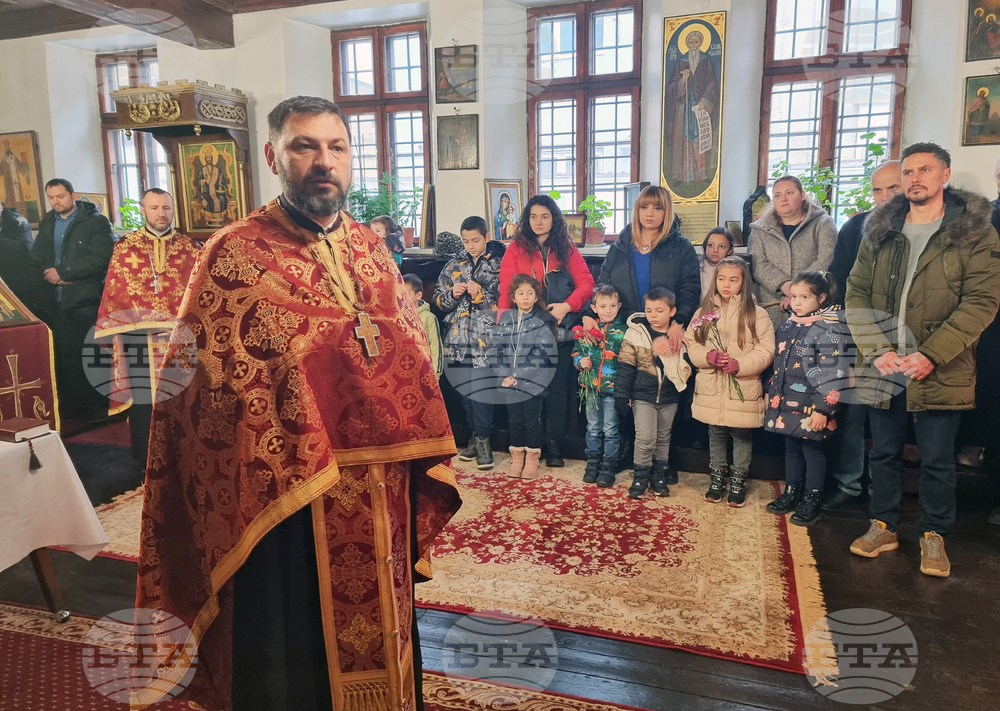 Варна - храм „Св. Архангел Михаил“ - заупокойна молитва за Левски