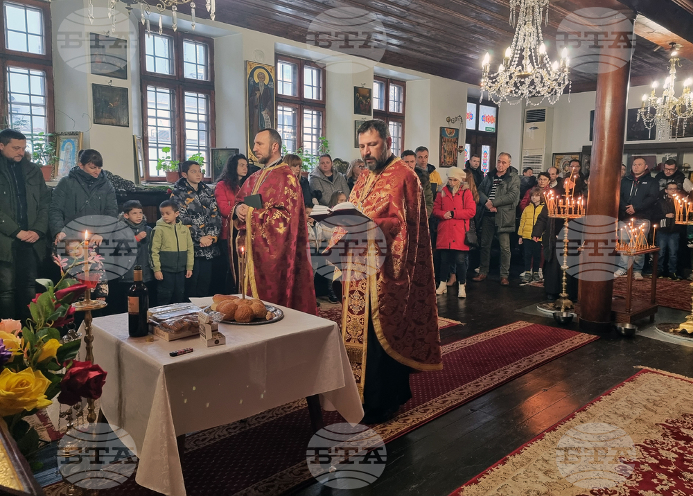 Варна - храм „Св. Архангел Михаил“ - заупокойна молитва за Левски