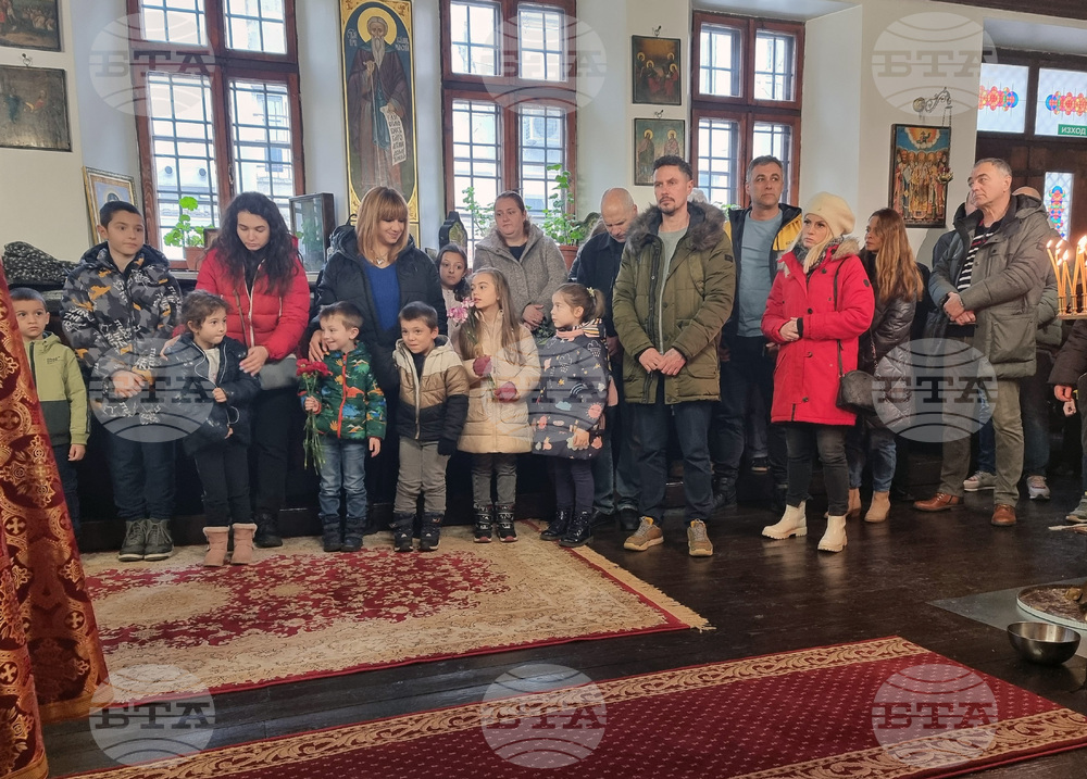 Варна - храм „Св. Архангел Михаил“ - заупокойна молитва за Левски