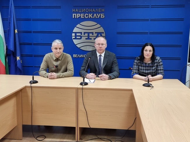 Пресконференция на народния представител от ПП"Възраждане" Станислав Стоянов и общински съветници