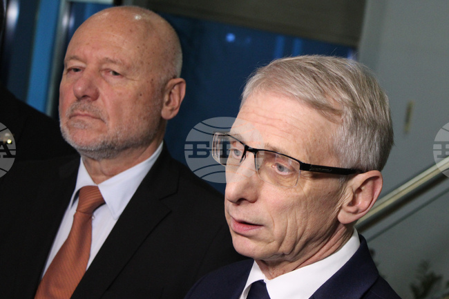 Летище София - Николай Денков - Тодор Тагарев - брифинг