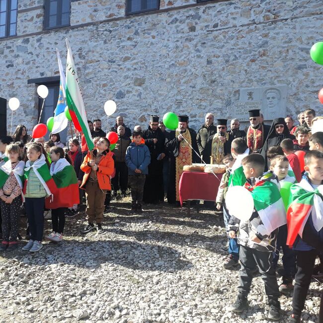 Община Асеновград: Стотици сведоха глави пред лика на Левски в Мулдавския манастир