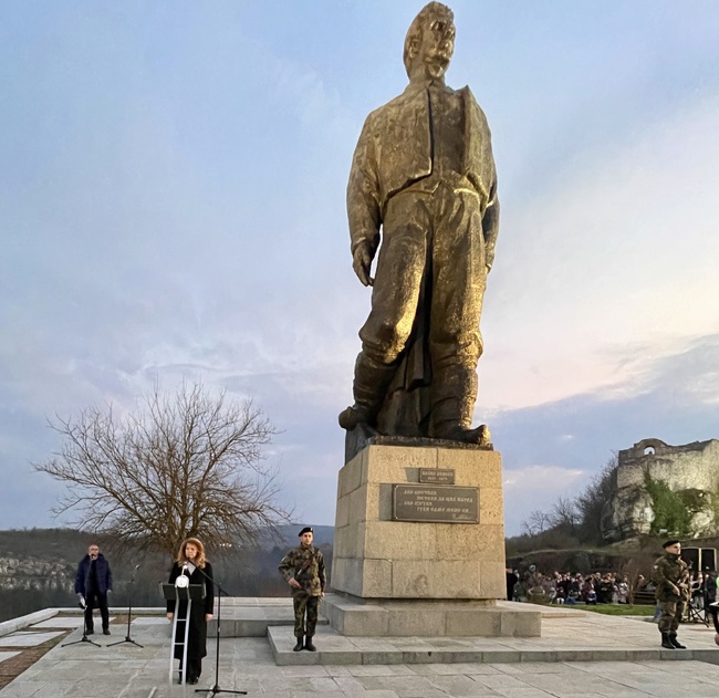 Вицепрезидентът: В Левски търсим бъдещето – държава, държавност и народ, както той ги искаше