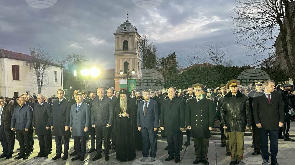 Областна администрация Пловдив: Възпоменатална церемония пред паметника на Васил Левски в Карлово