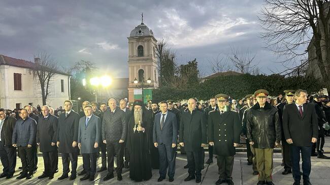 Областна администрация Пловдив: Възпоменатална церемония пред паметника на Васил Левски в Карлово