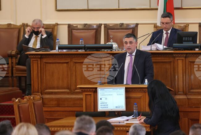Парламентът прие на първо четене проектобюджета на държавното обществено осигуряване за 2022 г.


