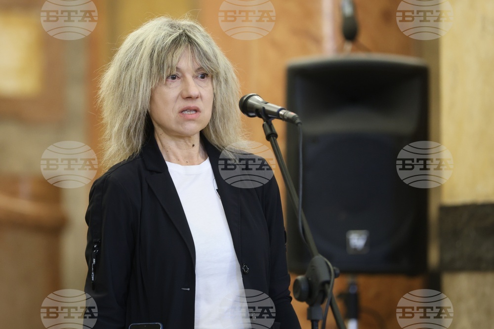 Изложба - "Солидарни с Украйна! Ужасът на войната срещу Украйна в снимки и детски рисунки"