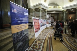 Изложба - "Солидарни с Украйна! Ужасът на войната срещу Украйна в снимки и детски рисунки"