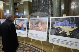 Изложба - "Солидарни с Украйна! Ужасът на войната срещу Украйна в снимки и детски рисунки"