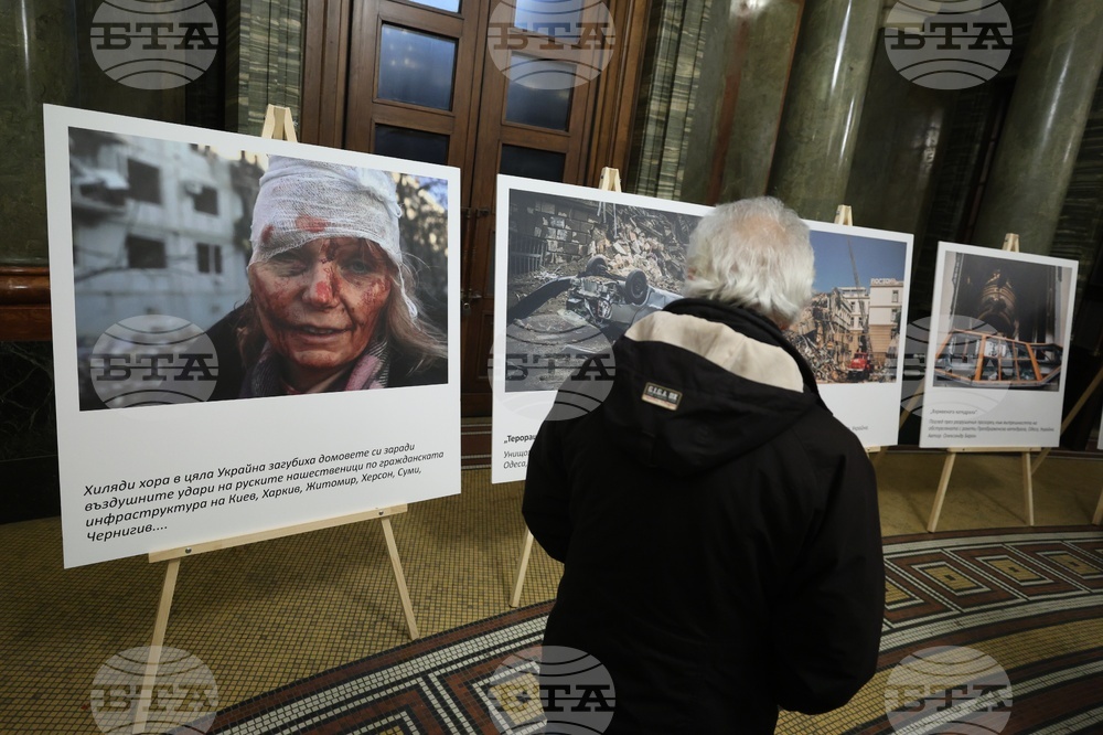 Изложба - "Солидарни с Украйна! Ужасът на войната срещу Украйна в снимки и детски рисунки"