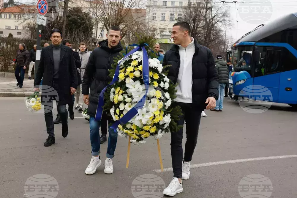 Ръководството, треньорите и играчите на Левски ще поднесат цветя и венци на паметника на Васил Левски в сряда