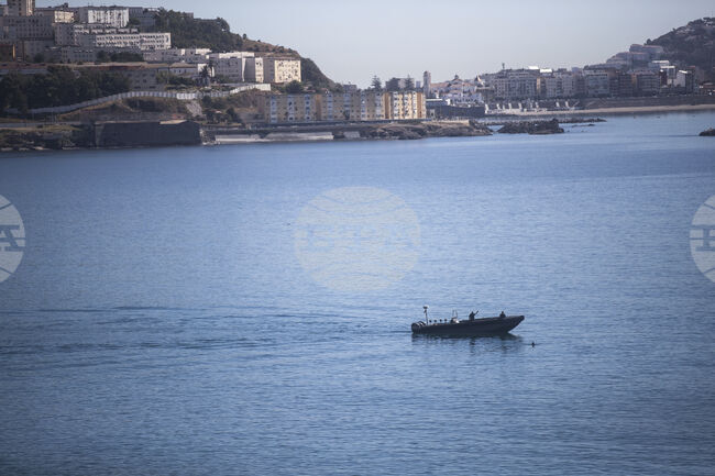 Най-малко 54 деца и около 30 възрастни преплуваха от Мароко до испанския анклав Сеута 