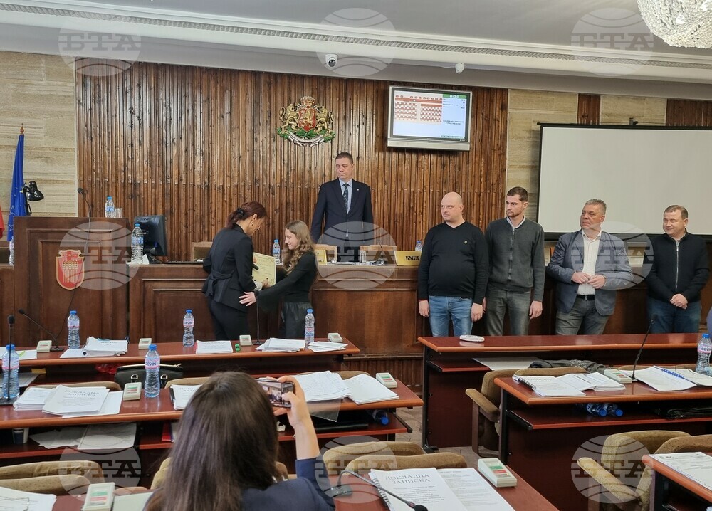 Общински съвет - Добрич награди носителите на отличията за спортист и отбор на месец януари
